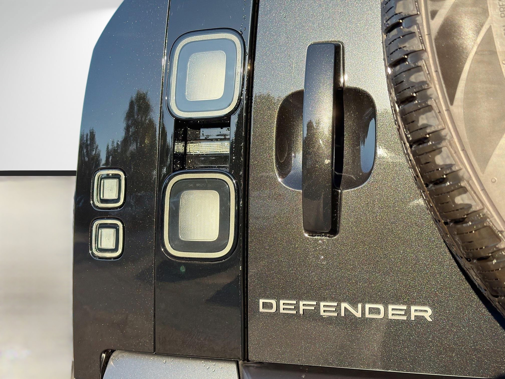 New 2026 Land Rover Defender 110 X-Dynamic SE AWD/4WD image 10