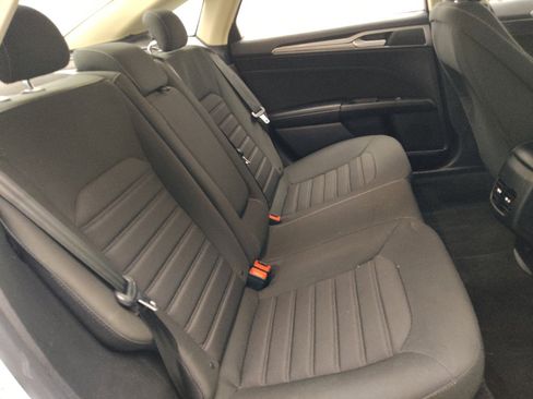 Used 2020 Ford Fusion SE FWD image 19