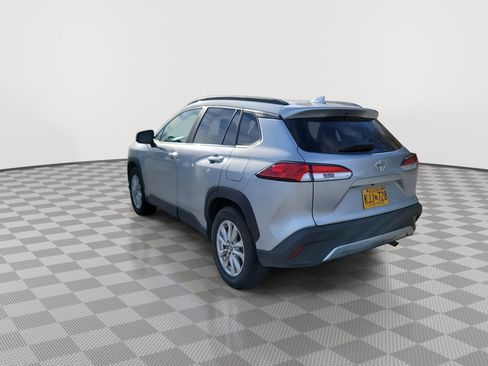 Used 2022 Toyota Corolla Cross LE image 6