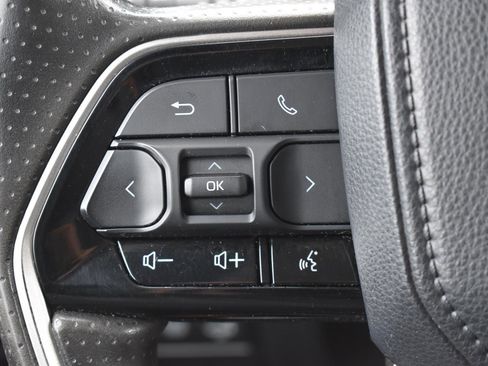 Used 2022 Toyota Tundra SR5 w/ SR5 Convenience Package AWD/4WD image 6