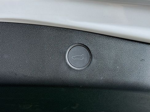 Used 2023 Tesla Model 3 Standard Range RWD image 29