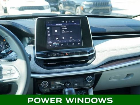 Used 2022 Jeep Compass Latitude image 10