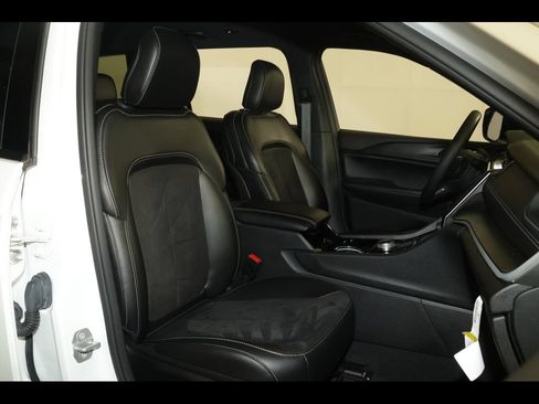 Used 2023 Jeep Grand Cherokee L Laredo AWD/4WD image 29