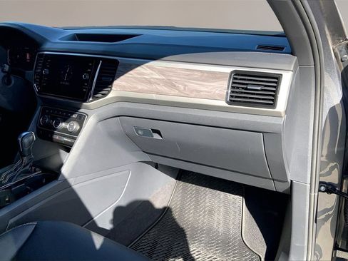 Used 2023 Volkswagen Atlas Cross Sport SE image 17