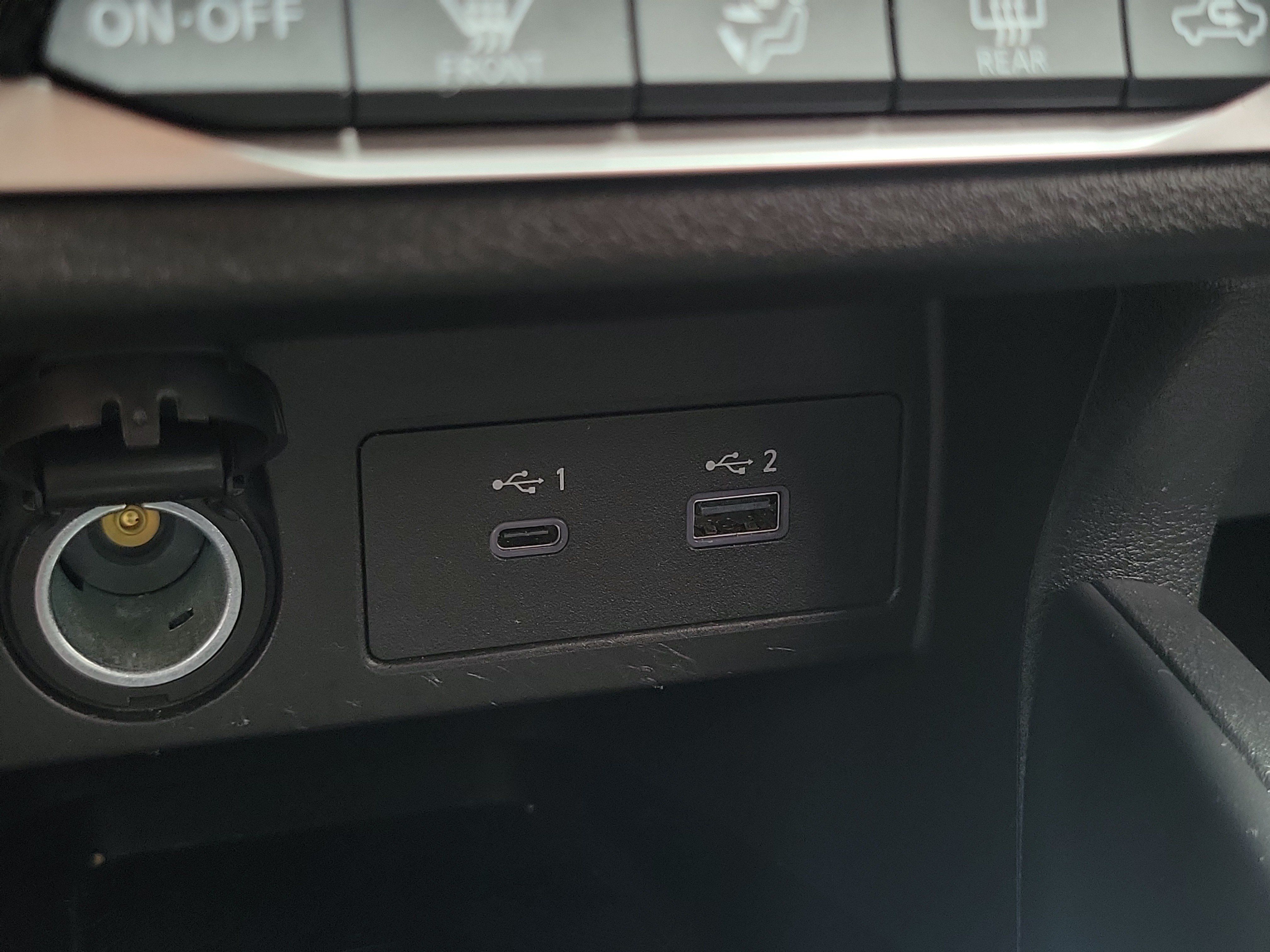 Used 2025 Nissan Versa SR w/ Trunk Package FWD image 26