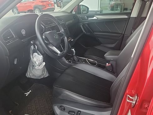 Used 2022 Volkswagen Tiguan SE AWD/4WD image 6