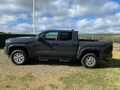 Used 2025 Toyota Tacoma SR5 AWD/4WD image 22