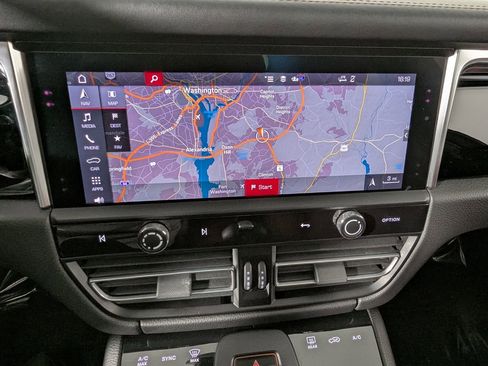 Used 2024 Porsche Macan Base image 20