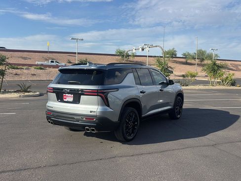 Used 2025 Chevrolet Traverse LT w/ Midnight/Sport Edition image 6