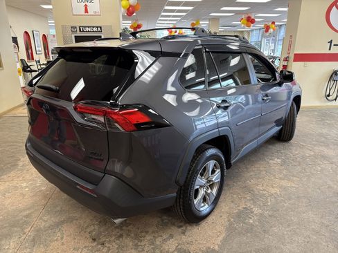 Used 2022 Toyota RAV4 XLE w/ XLE Grade Weather Package image 10