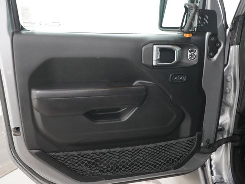 Used 2019 Jeep Wrangler Sport AWD/4WD image 14