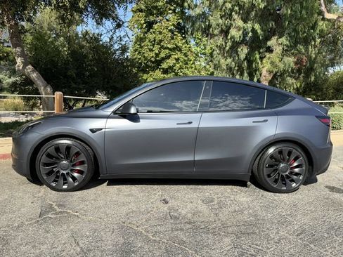 Used 2022 Tesla Model Y Performance AWD/4WD image 3