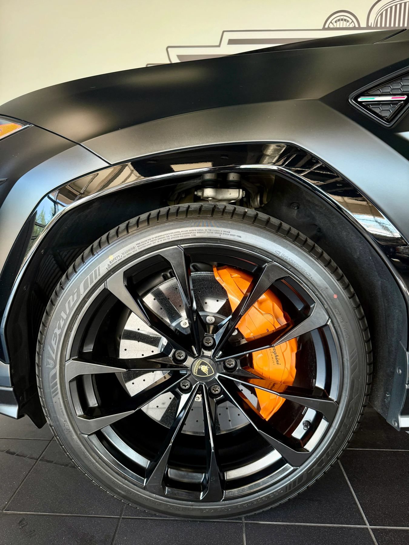 Used 2021 Lamborghini Urus AWD/4WD image 36