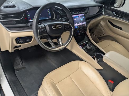 Used 2022 Jeep Grand Cherokee Limited 4xe w/ Luxury Tech Group II AWD/4WD image 12