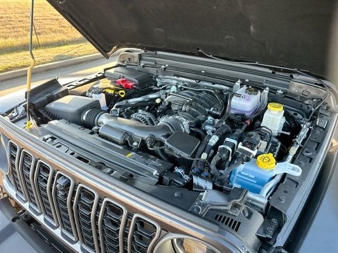 New 2025 Jeep Gladiator Rubicon w/ Convenience Group image 25