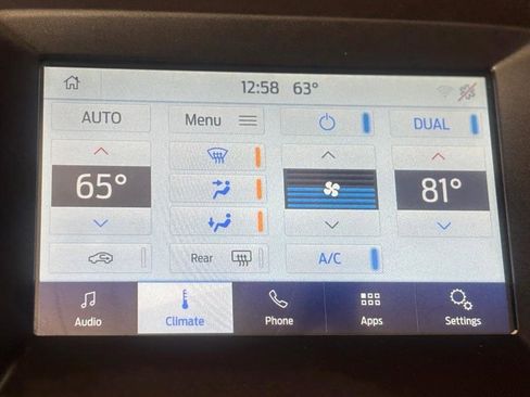 Used 2019 Ford Edge Titanium image 17