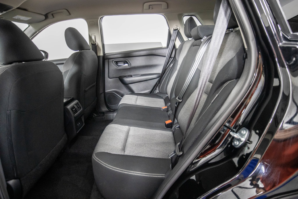 Used 2025 Nissan Rogue SV FWD image 12