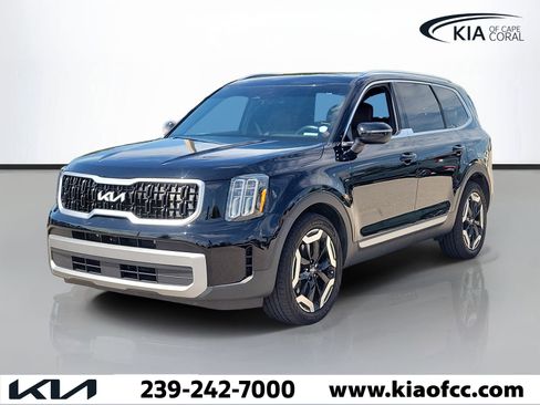 Certified 2024 Kia Telluride EX w/ EX Captain's Chair Package FWD image 3