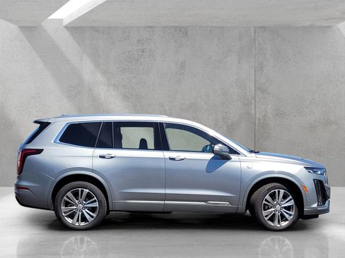 Certified 2025 Cadillac XT6 Premium Luxury AWD/4WD image 3