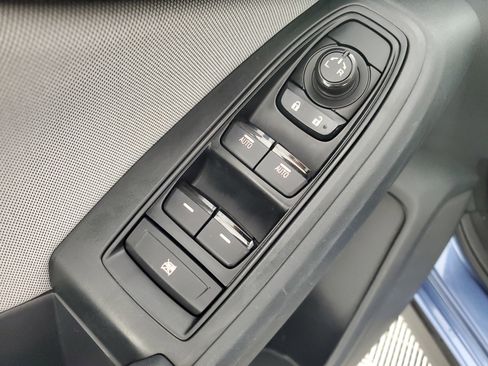 Used 2018 Subaru Crosstrek 2.0i Premium w/ Eyesight System image 27