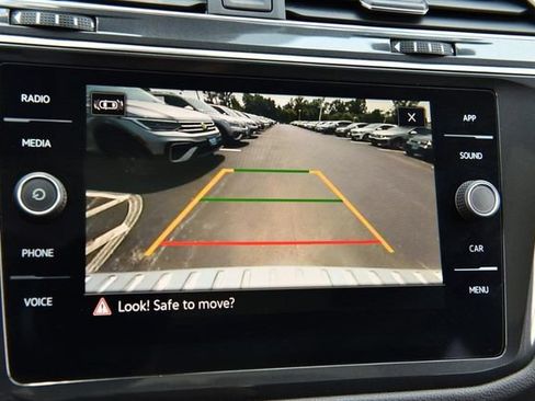 Certified 2023 Volkswagen Tiguan SE w/ Panoramic Sunroof Package FWD image 13
