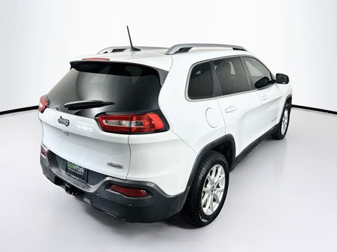 Used 2017 Jeep Cherokee Latitude w/ Safety/Convenience Group FWD image 9
