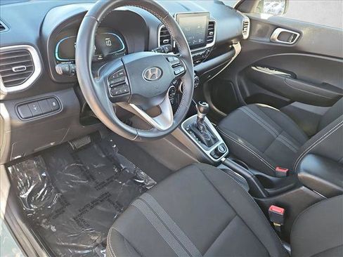 Certified 2025 Hyundai Venue SEL image 12