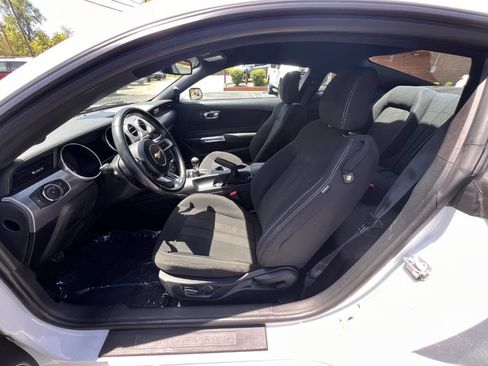 Used 2018 Ford Mustang GT RWD image 16