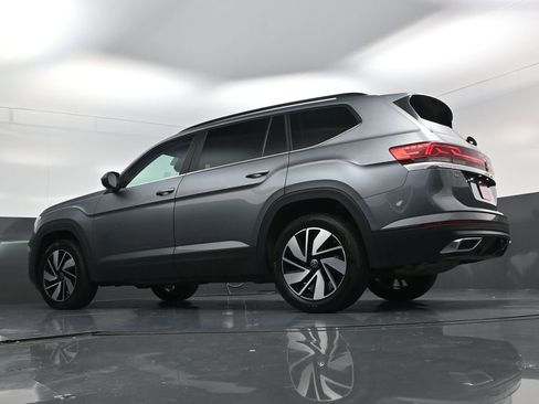 Used 2025 Volkswagen Atlas SE FWD image 9