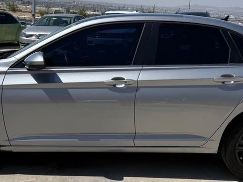 Used 2024 Volkswagen Jetta SE w/ Panoramic Sunroof Package FWD image 7