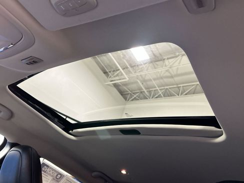 Used 2019 Jeep Cherokee Latitude Plus w/ Comfort/Convenience Group image 30