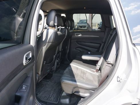 Used 2019 Jeep Grand Cherokee Altitude image 15