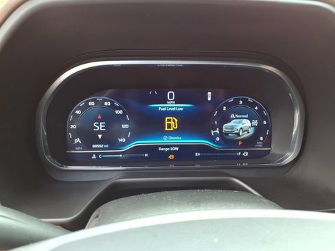 Certified 2023 Chevrolet Suburban High Country w/ Premium Package 2 AWD/4WD image 12