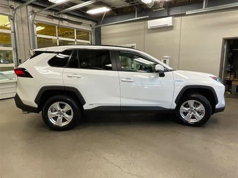 Used 2021 Toyota RAV4 XLE w/ Convenience Package image 6