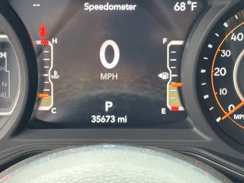 Used 2024 Jeep Wrangler Unlimited Sahara w/ Technology Group AWD/4WD image 15