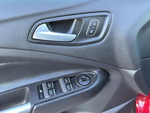 Used 2019 Ford Escape SE image 22