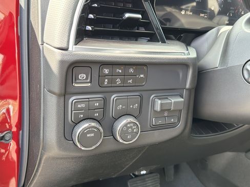 New 2026 Chevrolet Suburban Premier image 17