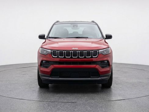 Used 2025 Jeep Compass Limited AWD/4WD image 2