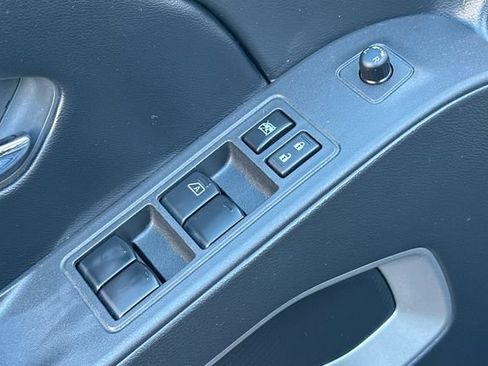 Certified 2025 Nissan Frontier SV AWD/4WD image 12