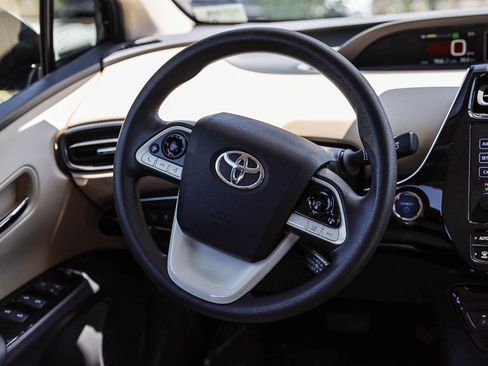 Certified 2018 Toyota Prius Two w/ Prius Two Safety Plus Package FWD image 15