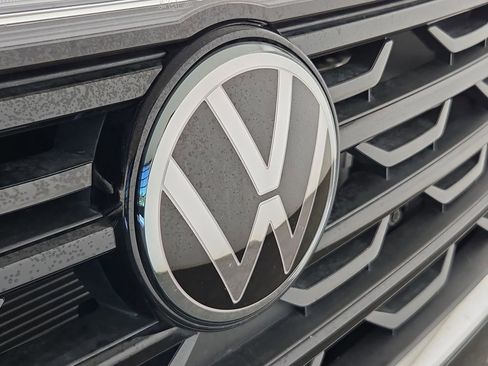 Used 2025 Volkswagen Atlas Cross Sport SE image 36