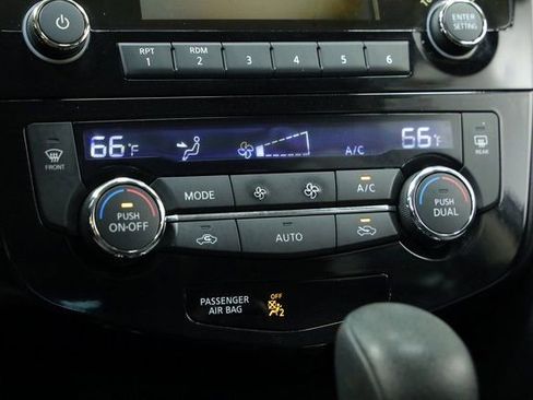 Used 2016 Nissan Rogue SV image 18