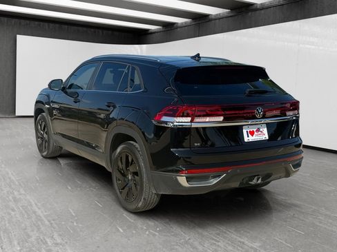Used 2024 Volkswagen Atlas Cross Sport SE FWD image 3