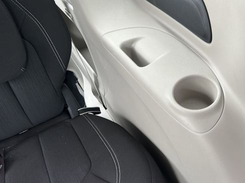 Used 2023 Chrysler Voyager LX image 10