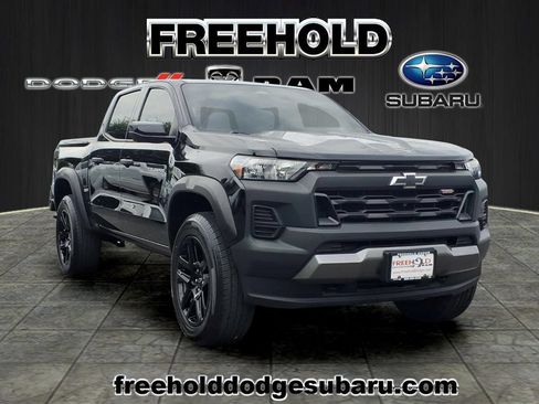 Used 2023 Chevrolet Colorado Trail Boss w/ Technology Package AWD/4WD image 1