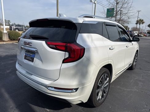 Used 2021 GMC Terrain Denali w/ Denali Premium Package image 3