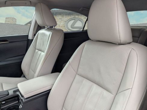 Used 2016 Lexus ES 350 w/ Luxury Package w/Wood Trim FWD image 8