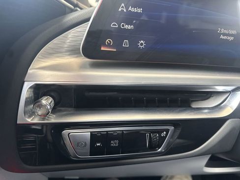 Certified 2025 Cadillac Lyriq Luxury image 18