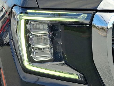 Used 2023 GMC Yukon SLT image 10