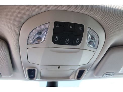 Used 2023 Chrysler Pacifica Limited image 36